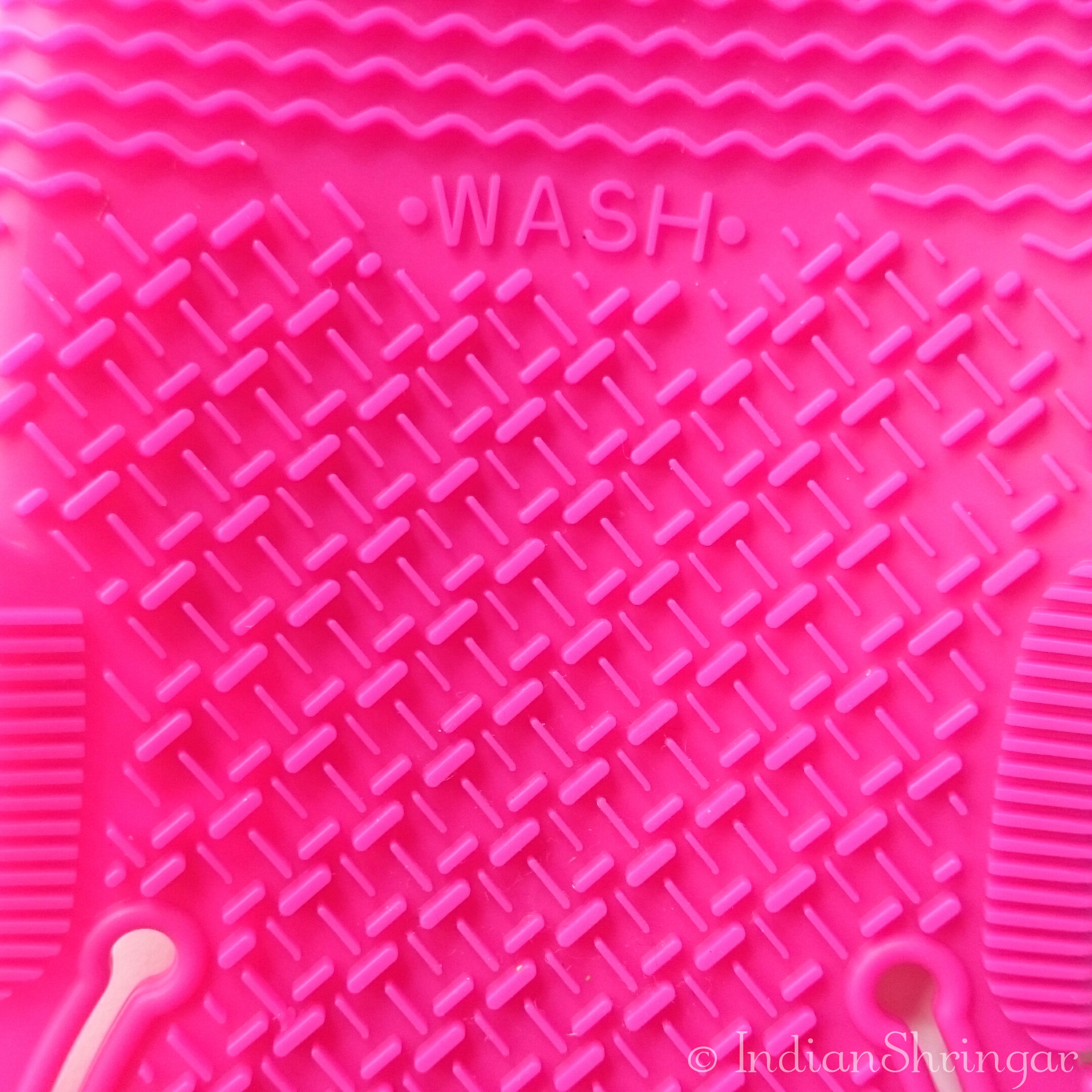 Sigma Spa Express Brush Cleaning Glove Review
