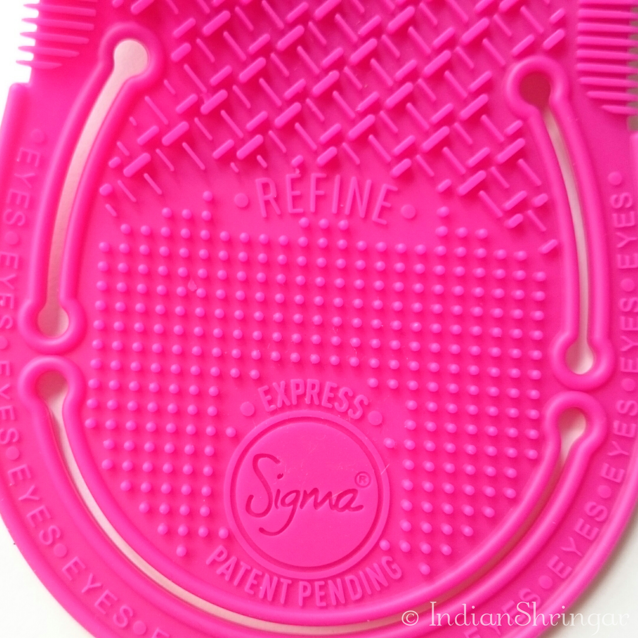 Sigma Spa Express Brush Cleaning Glove Review