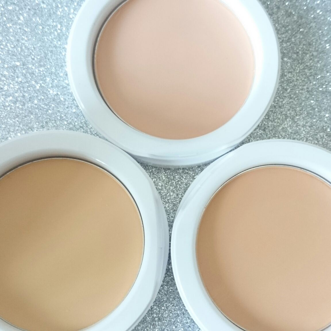 Maybelline White Super Fresh Compact Powder review and swatches