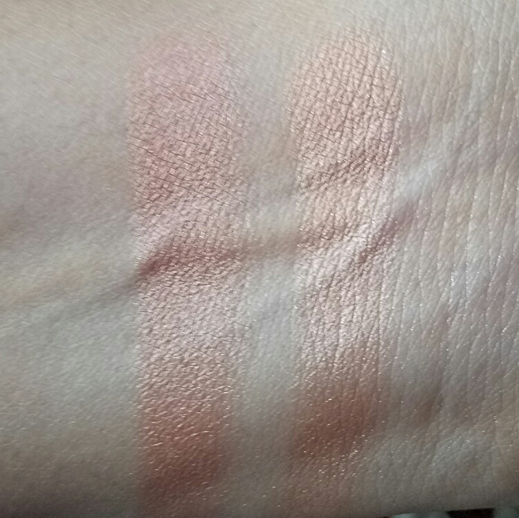 Lakme Absolute Sun-Kissed Bronzer swatch